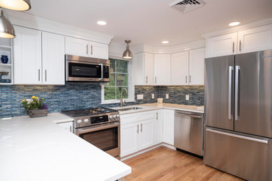 Kitchen - traditional kitchen idea in Boston