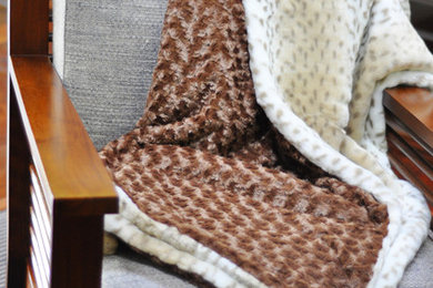 Cozy Faux Throws for the Holidays!