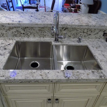 Eagle White granite with Cream Maple glazed cabinets