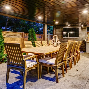 Backyard Entertaining Around a Big Tree