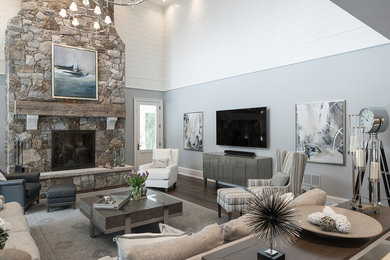 This is an example of a transitional living room in Toronto.