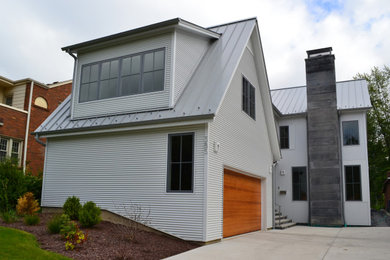 Cottage exterior home photo in Chicago