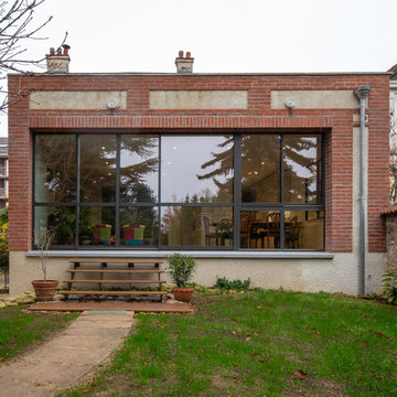 Extension d'une maison lumineuse & fenêtre sur jardin