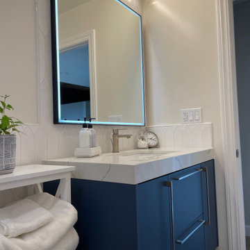 Square lighted mirror