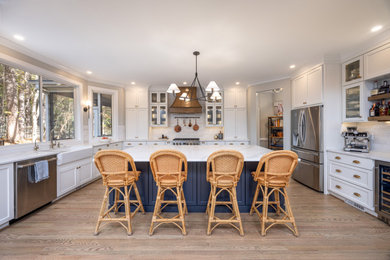 Kitchen - transitional kitchen idea in Raleigh