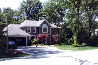 Example of an exterior home design in Grand Rapids
