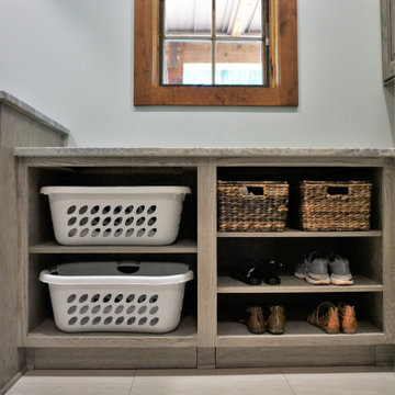 Timberbuilt Rustic Laundry room