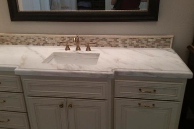 Mid-sized elegant home design photo in Dallas