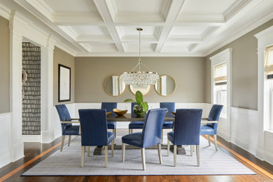 Dining room - transitional dining room idea in New York