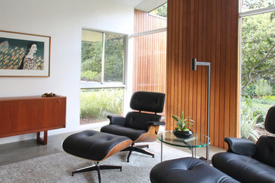 Example of a 1960s home design design in Los Angeles