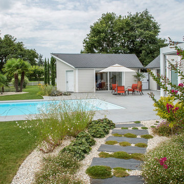 Piscine contemporaine à débordement