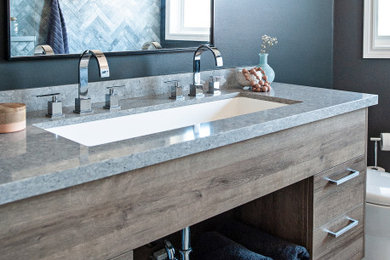 Inspiration for a 1950s bathroom remodel in Toronto