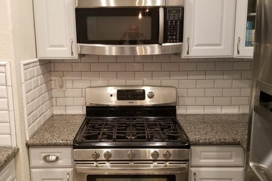 Example of a kitchen design in Orange County