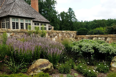 Inspiration for a contemporary landscaping in DC Metro.