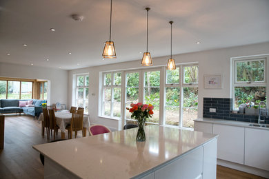 Inspiration for a cottage kitchen remodel in Hampshire