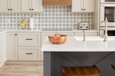 Kitchen - transitional kitchen idea in Salt Lake City