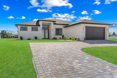 Example of an exterior home design in Miami