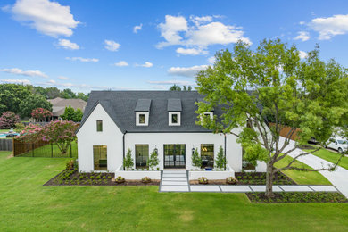 Inspiration for an exterior home remodel in Dallas
