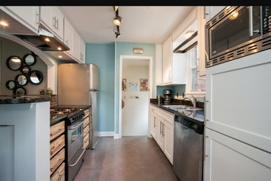 Trendy kitchen photo in Detroit