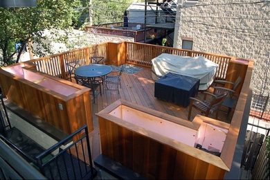 Trendy deck photo in Chicago