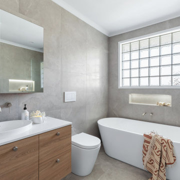 winters Way - Main Bathroom & Ensuite