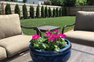 Inspiration for a small traditional full sun backyard landscaping in New York for summer.