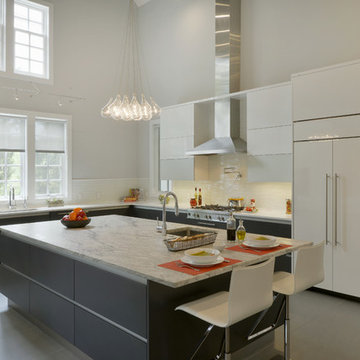 Spacious Contemporary Kitchen in New Jersey