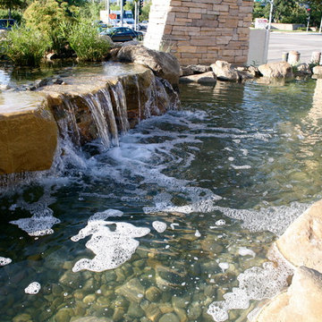 Large Scale Pond for Shopping Plaza Entrance