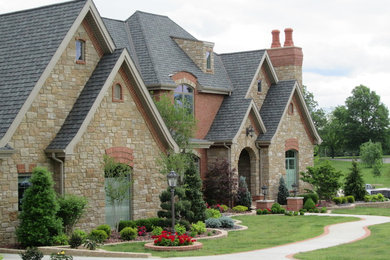 Design ideas for a traditional landscaping in St Louis.
