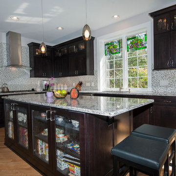 Dura Supreme Kitchen with a Contemporary Flair