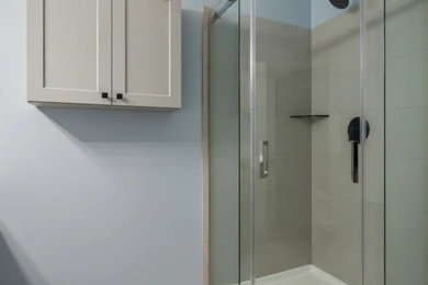 Example of a minimalist bathroom design in Calgary