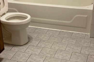 Bathroom - bathroom idea in Montreal