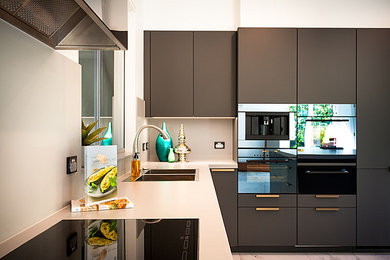 Inspiration for a modern kitchen in Melbourne.