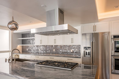 Example of a minimalist kitchen design in Los Angeles
