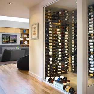 サンフランシスコの小さいモダンスタイルのおしゃれなワインセラー (ディスプレイラック) の写真