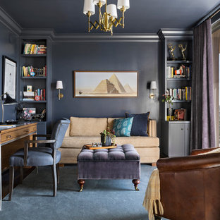 Inspiration för ett litet vintage arbetsrum, med blå väggar, mörkt trägolv och ett fristående skrivbord