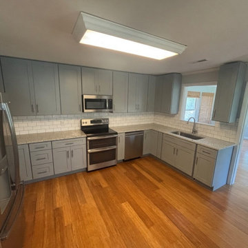 Kitchen in granite, West Columbia