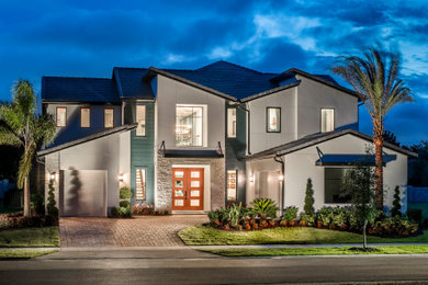 Large minimalist exterior home photo in Orlando
