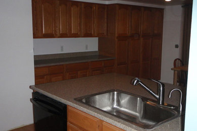 Minimalist kitchen photo in Seattle