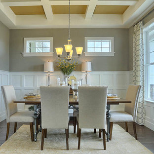 Inspiration pour une salle à manger craftsman fermée et de taille moyenne avec un mur gris, un sol en bois foncé, aucune cheminée et un sol marron.