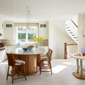 This Traditional Atlantic Beach Kitchen is Flaunting its Curves!