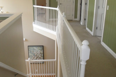 Example of a trendy entryway design in Cincinnati