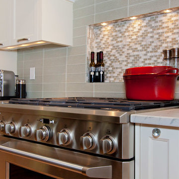 Contemporary Kitchen & Main Floor Renovation