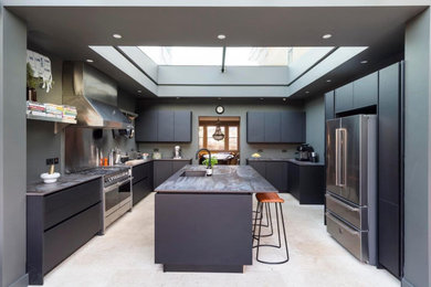 Easytouch Graphite Black kitchen with Dekton Trillium worktops