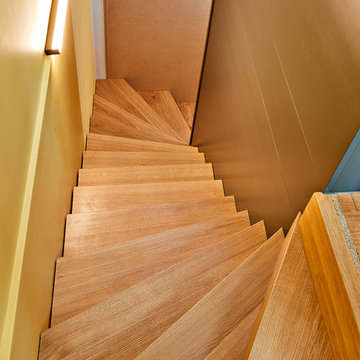 Pfiffige Treppe mit Schrankunterbau im Kinderzimmer