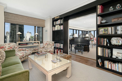 Example of a classic living room design in New York