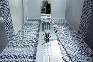 Esempio di un grande bagno di servizio minimalista con pavimento con piastrelle in ceramica e pavimento grigio