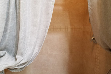 Transitional home design photo in Phoenix