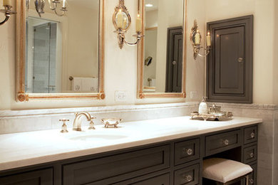 Example of a classic bathroom design in Jacksonville