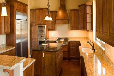 Kitchen - traditional kitchen idea in New York